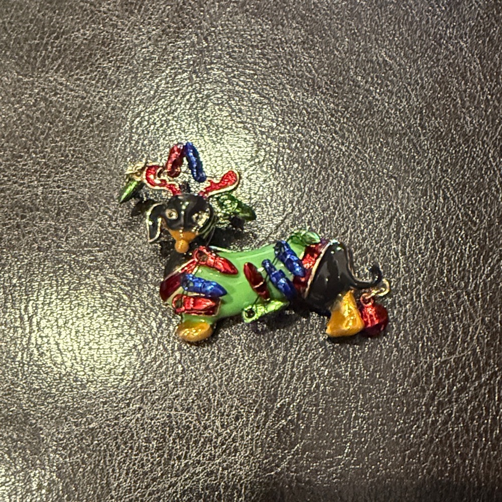 Dachshund Christmas Pin Brooch Enamel Puppy Strin… - image 1